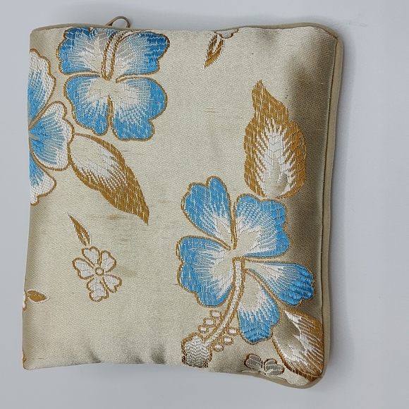 Honora Collection Beige Gold Blue Floral Embroidered Jewelry Pouch - Picture 1 of 7